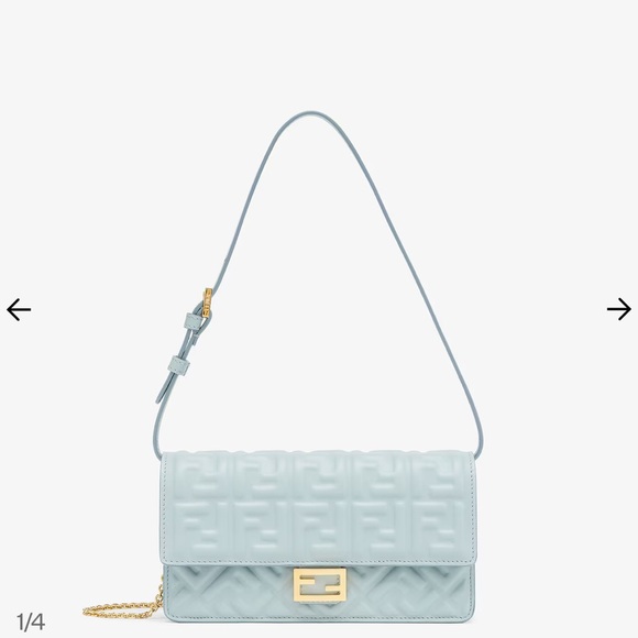 Wallet On Chain Baguette
Light blue nappa leather wallet - Picture 3 of 9